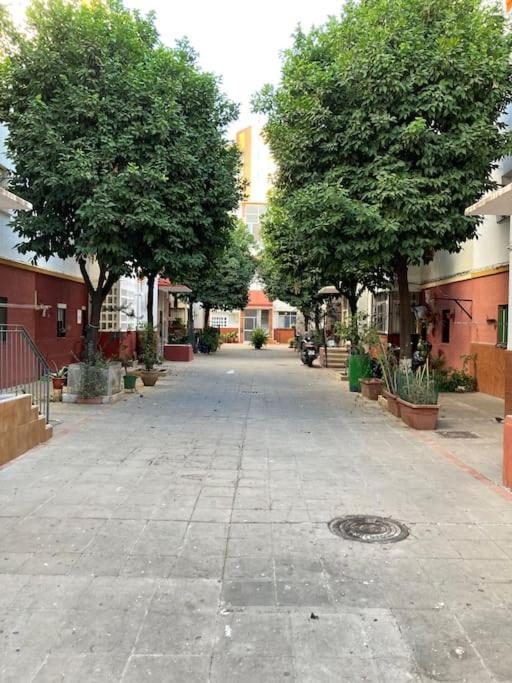 Barrio De Triana - Bidasoa Facil Aparcamiento 塞维利亚 外观 照片